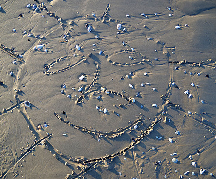 Sonne gezeichnet am Strand